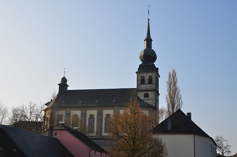 Blick auf die Kirche von Koerich