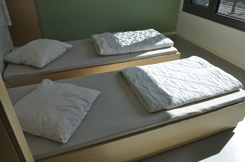 Blick auf die Betten im Zimmer 202