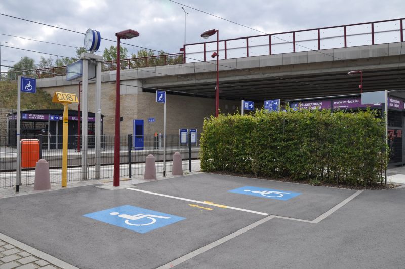 parking pour les personnes à mobilité réduite