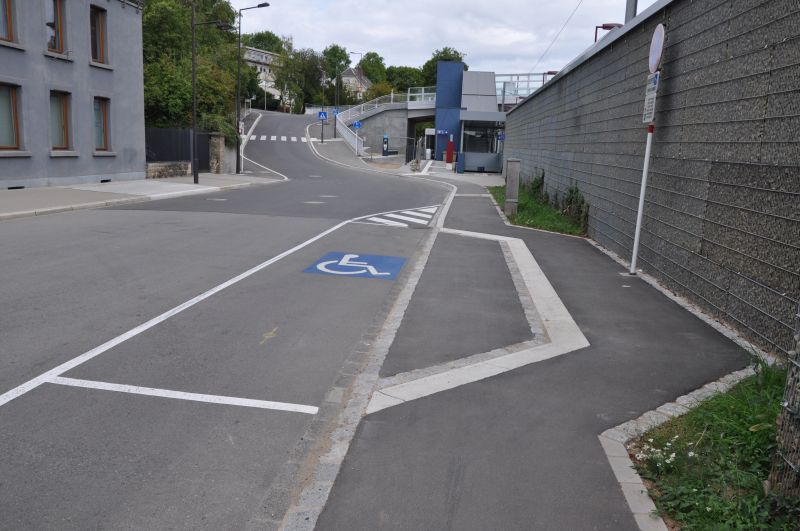 parking pour les personnes à mobilité réduite