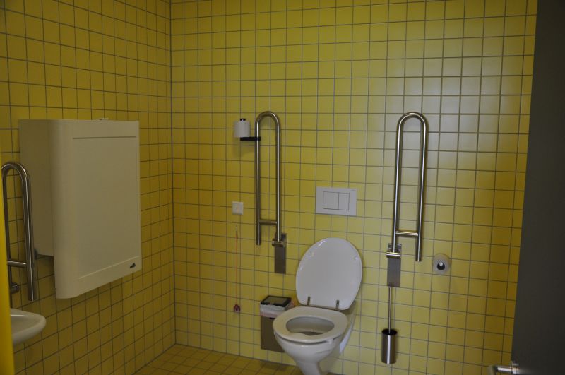 Toilette für Personen mit einer Behinderung