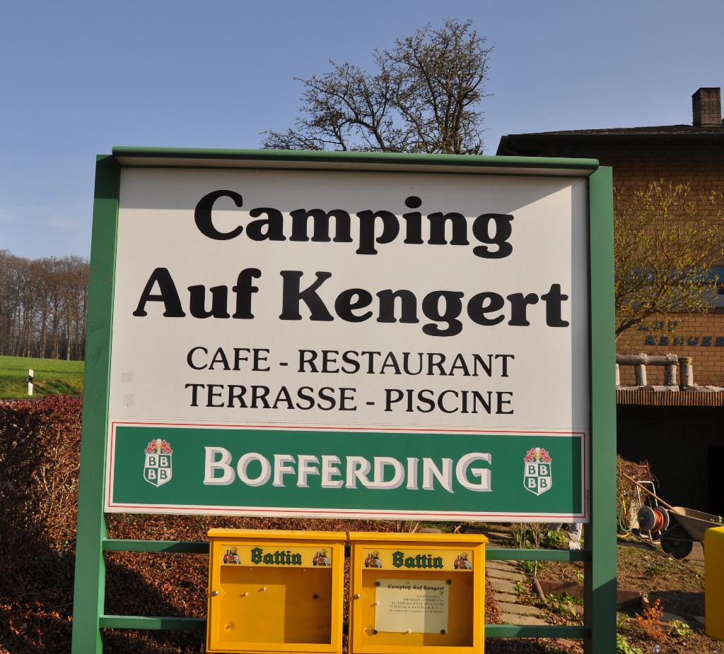Das Schild von Camping auf Kengert