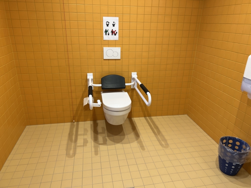Toilet for PRM