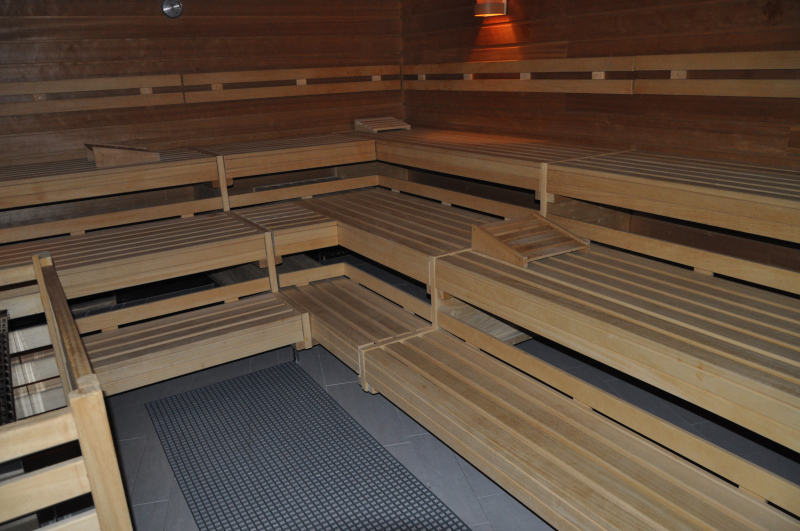 Vue de l'espace Sauna de la piscine