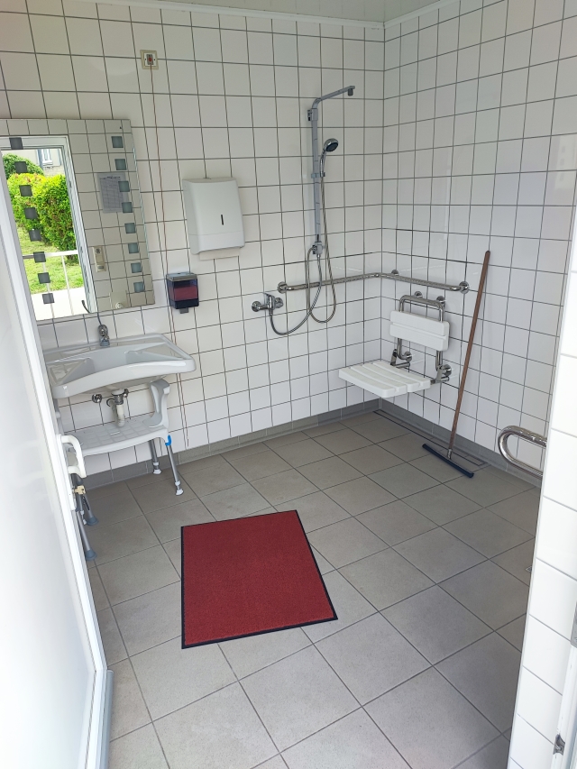 WC et douche PMR du Camping