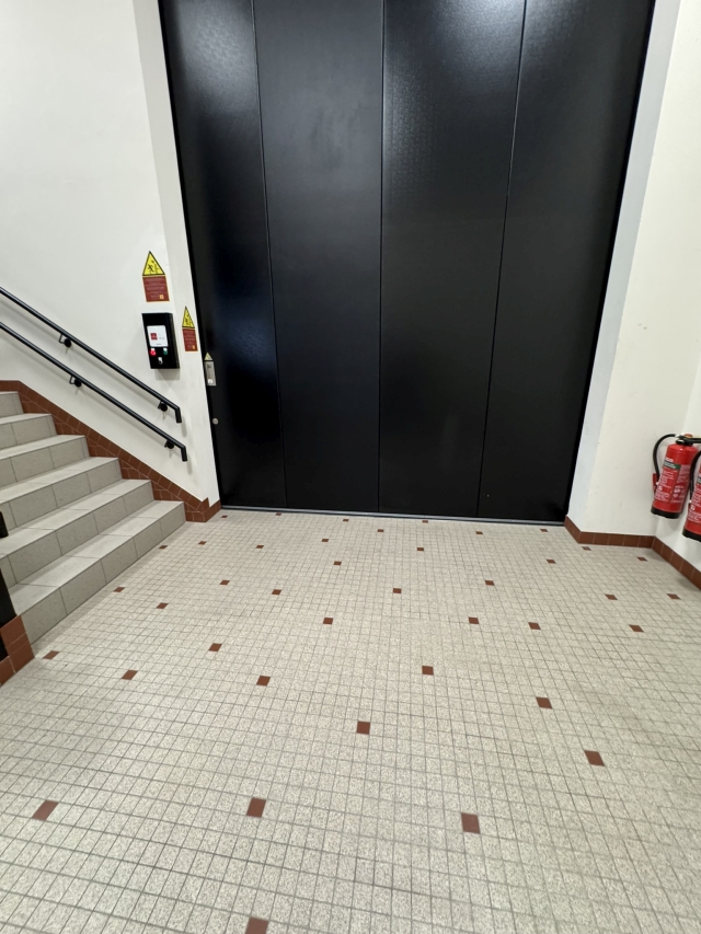 Freight elevator