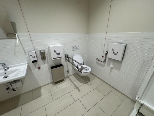 WC for persons with reduced mobility